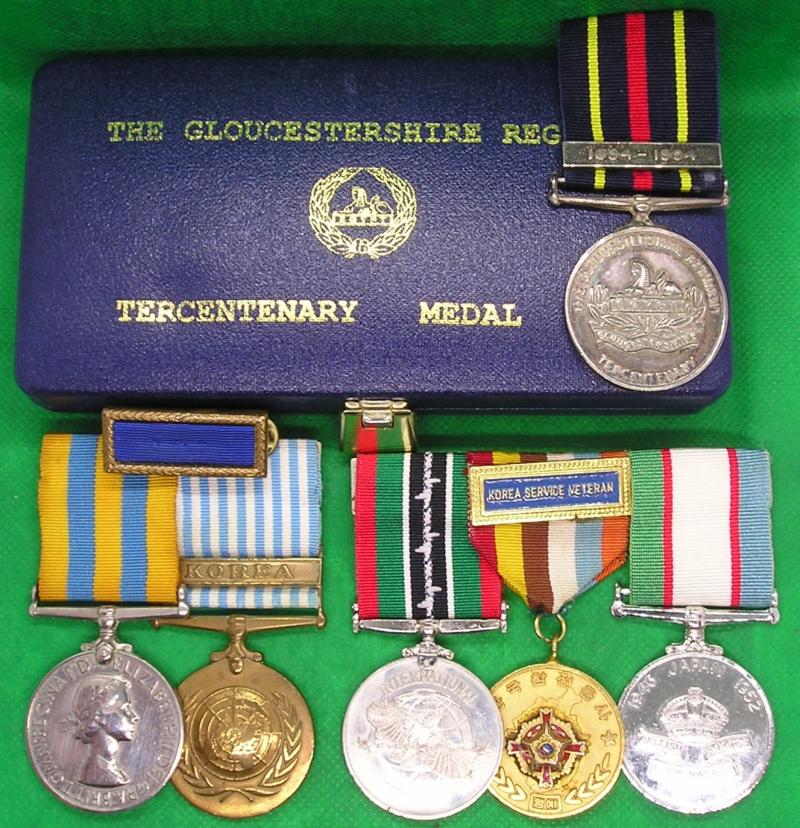 BRITISH & UN KOREA PAIR WITH COMMEMORATIVE MEDALS & ORIGINAL PHOTOGRAPHS, GLOUCESTER REGIMENT, PRISONER OF WAR AT THE BATTLE OF IMJIM RIVER 26-4-1951