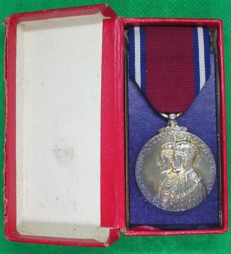 MINT BOXED 1935 SILVER JUBILEE MEDAL