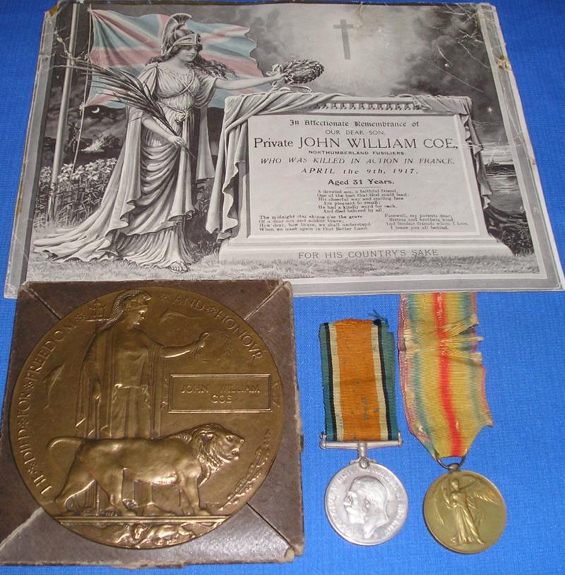 WW1 PAIR & MEMORIAL PLAQUE, 25th NORTHUMBERLAND FUSILIERS / TYNESIDE IRISH, K.I.A F&F 9-4-1917, FROM NORTH SHIELDS