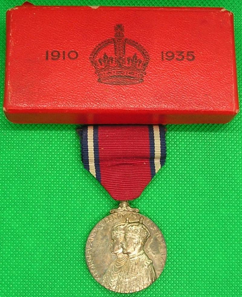 MINT BOXED 1935 SILVER JUBILEE MEDAL