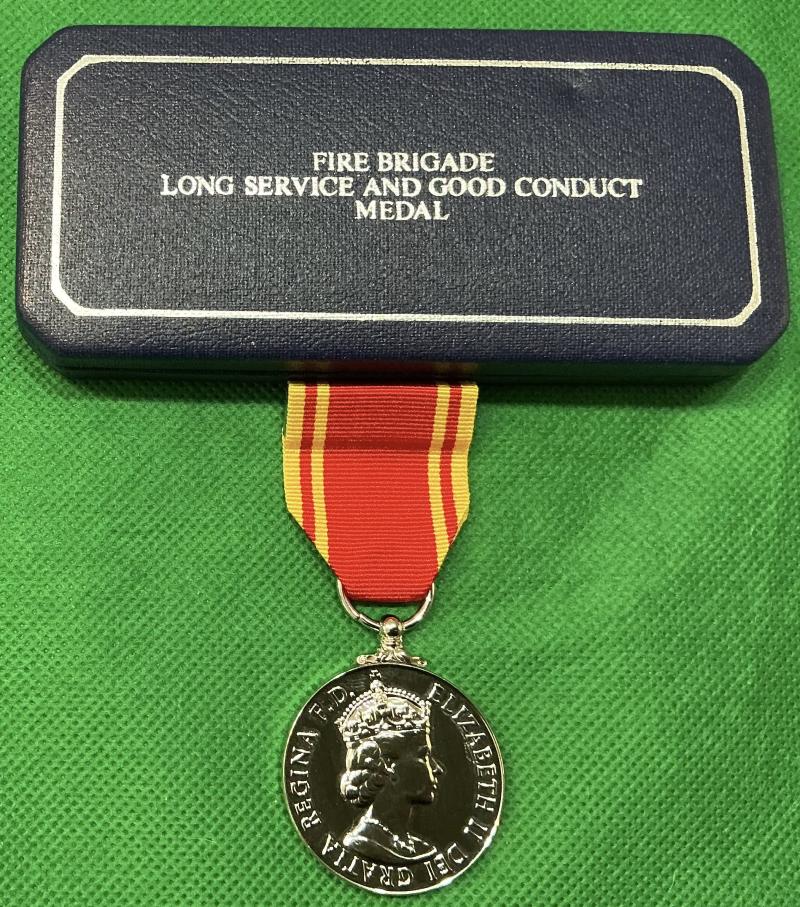 MINT CASED EIIR FIRE BRIGADE LONG SERVICE, ASSISTANT DIVISIONAL OFFICER