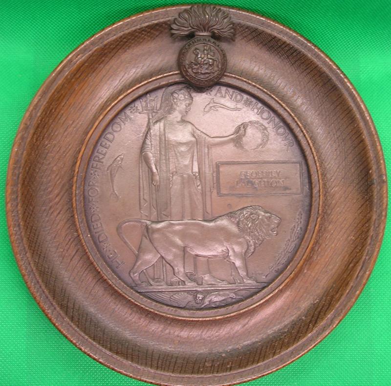 WW1 MEMORIAL PLAQUE IN A PERIOD FRAME, TYNESIDE IRISH OFFICER, K.I.A F&F 5-12-1917