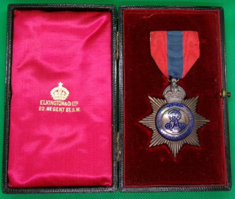 MINT CASED EVII 1st TYPE IMPERIAL SERVICE MEDAL