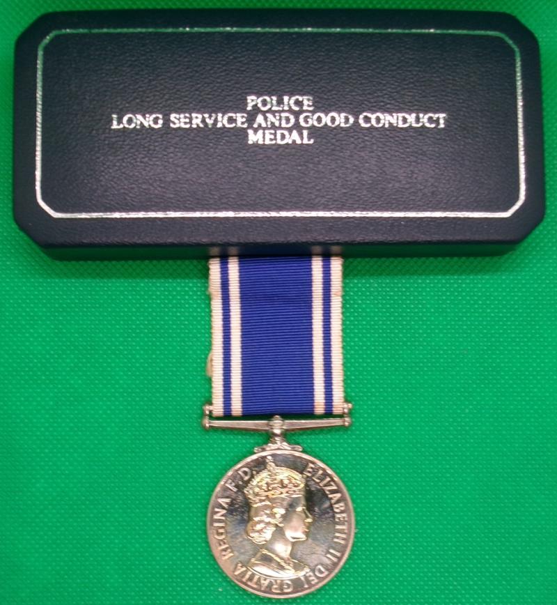 MINT CASED EIIR 2nd TYPE POLICE LONG SERVICE MEDAL